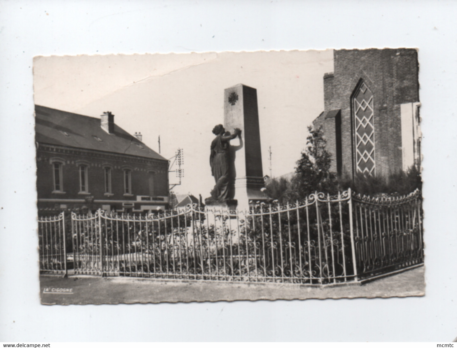 CPSM Petit Format - Roisel -(Somme) - Le Monument Aux Morts - Roisel