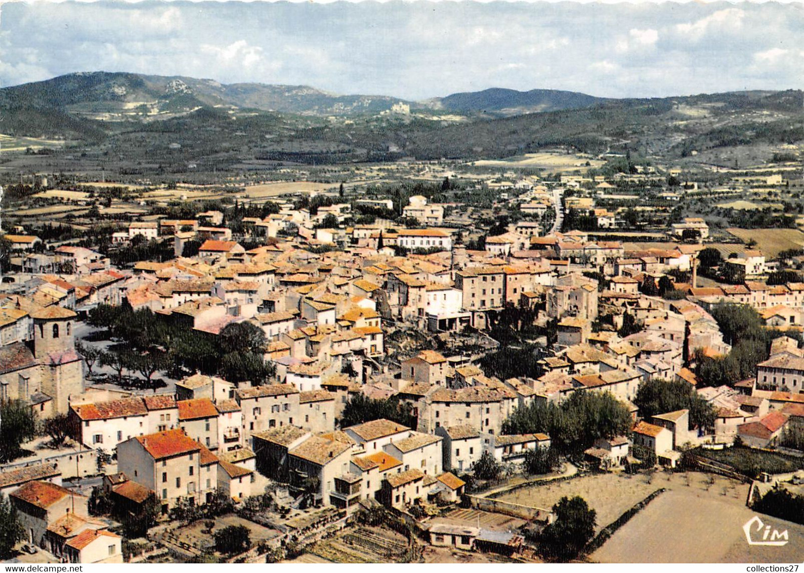 84-CAROMB- VUE GÉNÉRALE AÉRIENNE AU FOND LE CHATEAU DU BARROUX - Autres & Non Classés