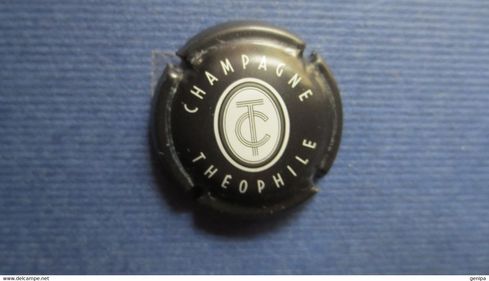 CAPSULE CHAMPAGNE ROEDERER THEPPHILE . Noir Et Blanc - Roederer, Louis