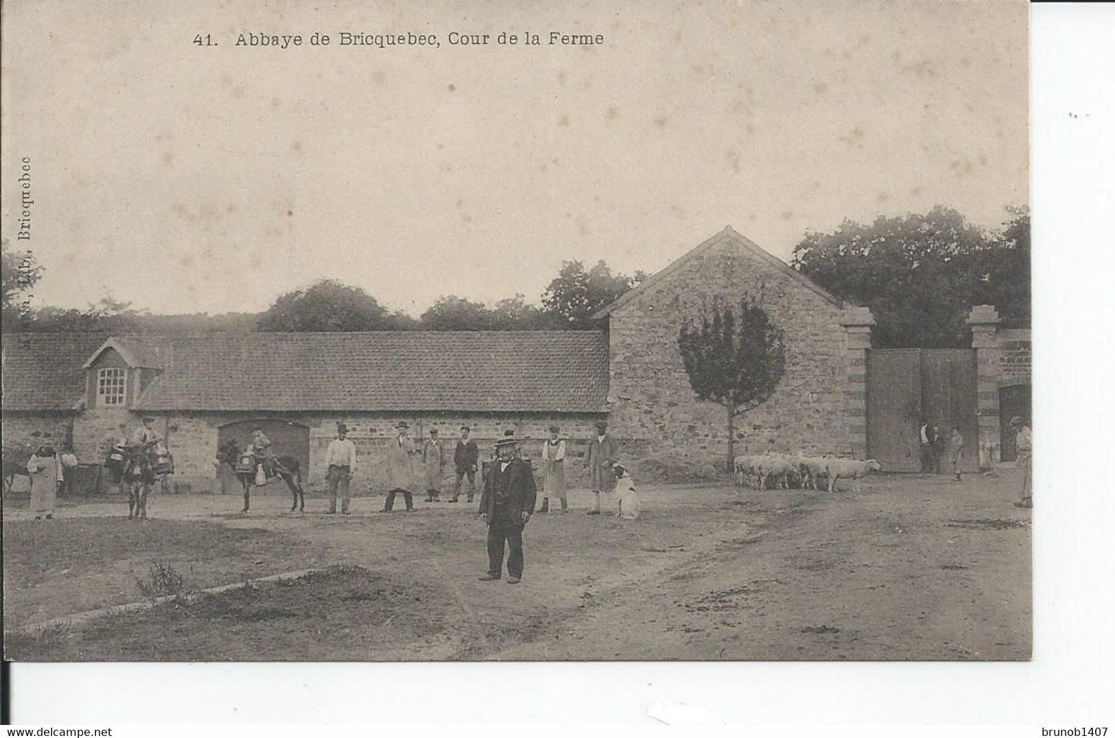 BRICQUEBEC  Abbaye  Cour De La Ferme - Bricquebec