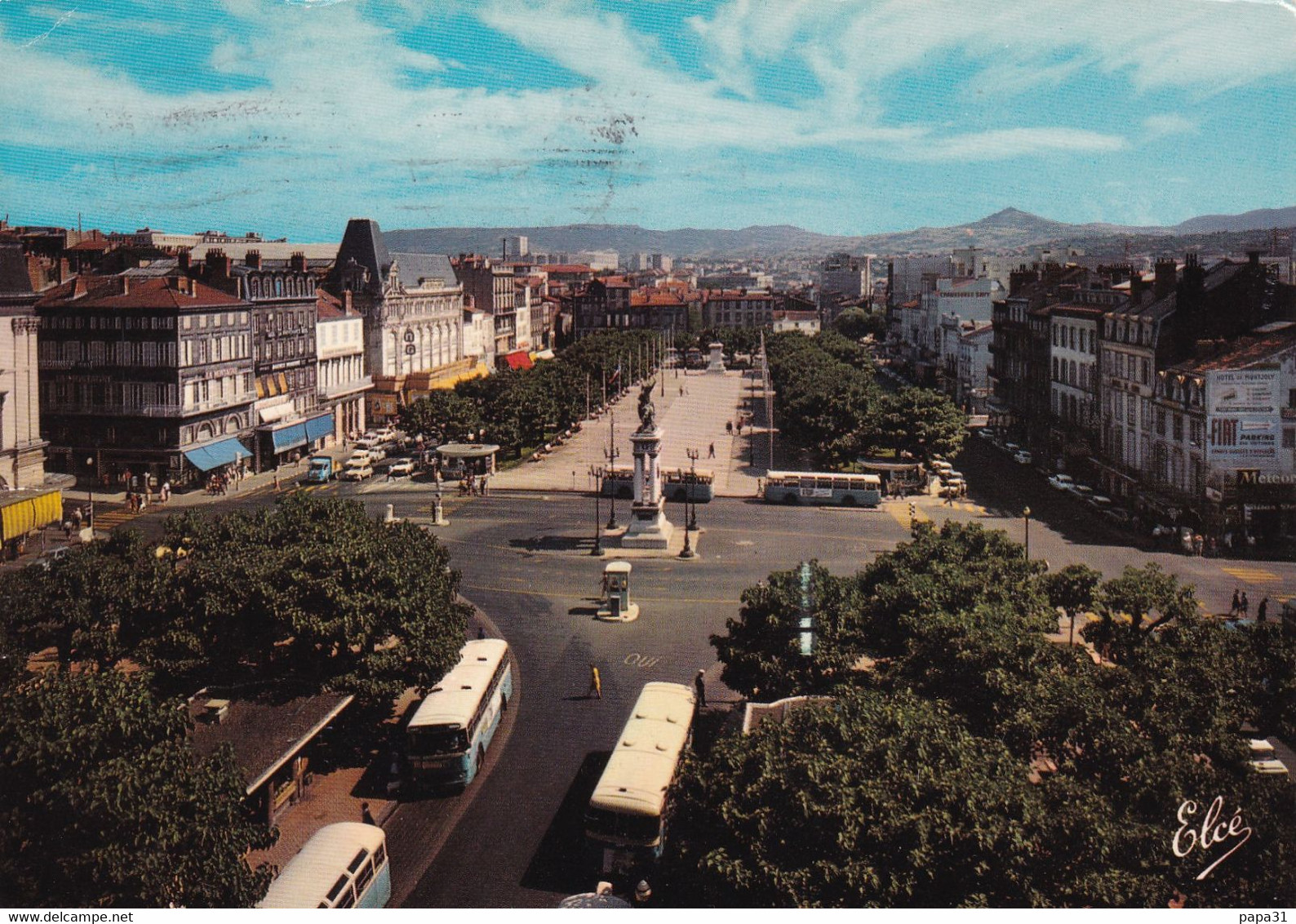 BUS  à CLERMONT FERRAND  Place De Jaude - Bus & Autocars