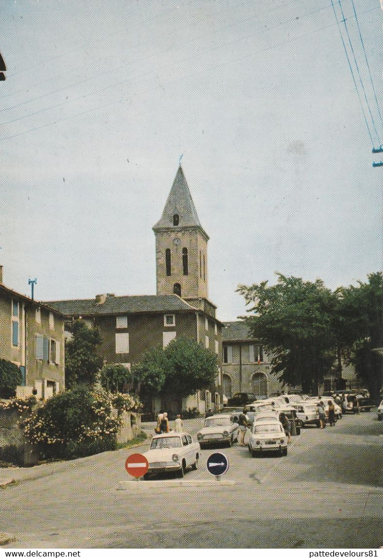 CPSM Dentelée (81) ANGLES La Place L' Eglise Voitures Des Années 60/70 Simca 1000 / Anglia  Automobiles  2 Scans - Angles