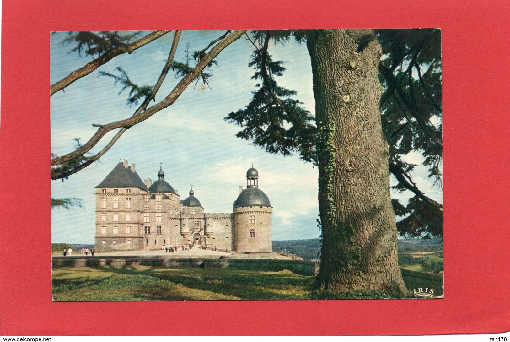 24----Le Château De HAUTEFORT---( XVè Au XVIIè Siècles )--L'esplanade Le Pont Levis-Versailles Du Périgord--voir 2 Scans - Hautefort