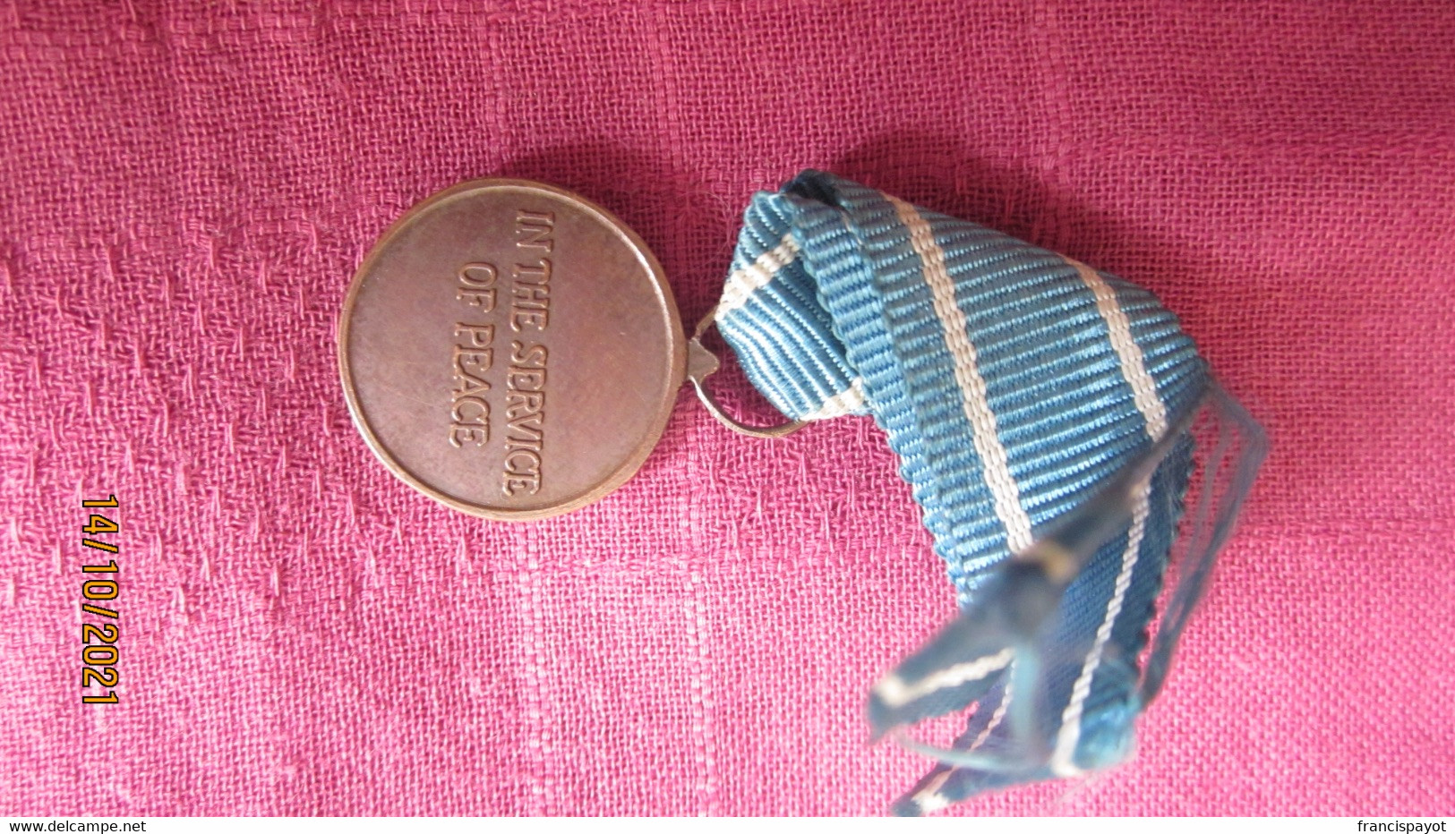 UN Blue Helmet Mini Medal - In The Service Of Peace - Autres & Non Classés