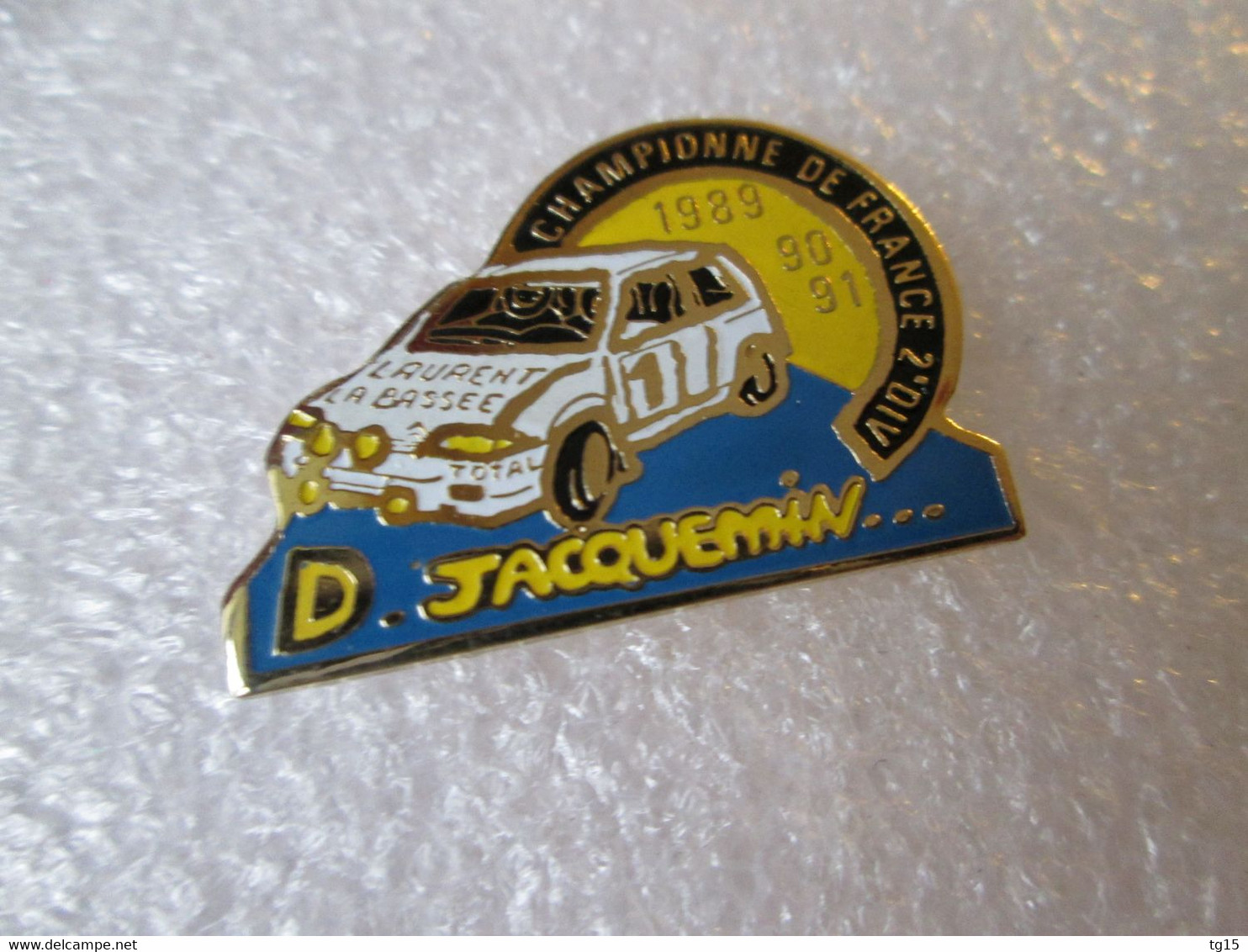 PIN'S    CITROEN  AX   DOROTHÉE JACQUEMIN  CHAMPIONNE DE FRANCE DES RALLYES  2eme DIVISION  89 90 91 - Citroën