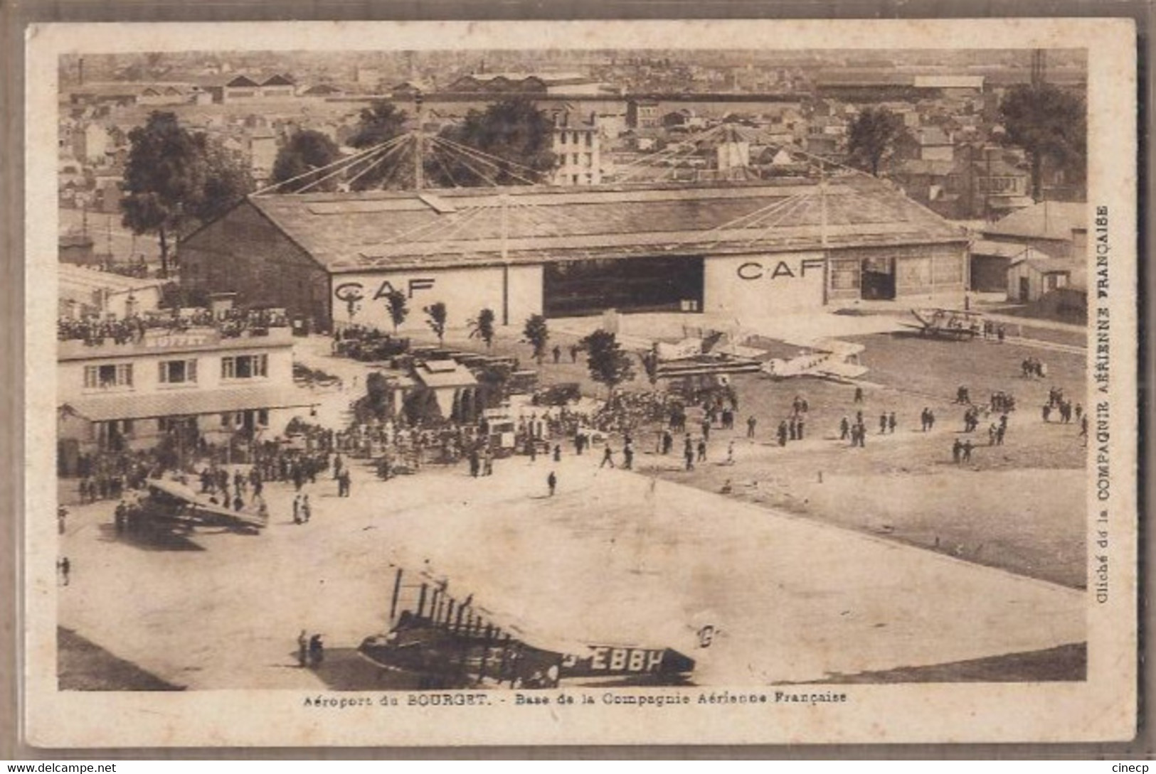 CPA 93 - LE BOURGET - Aéroport Du Bourget - Base De La Compagnie Aérienne Française - TB ANIMATION AVIONS Salon ? 1933 - Aerodrome