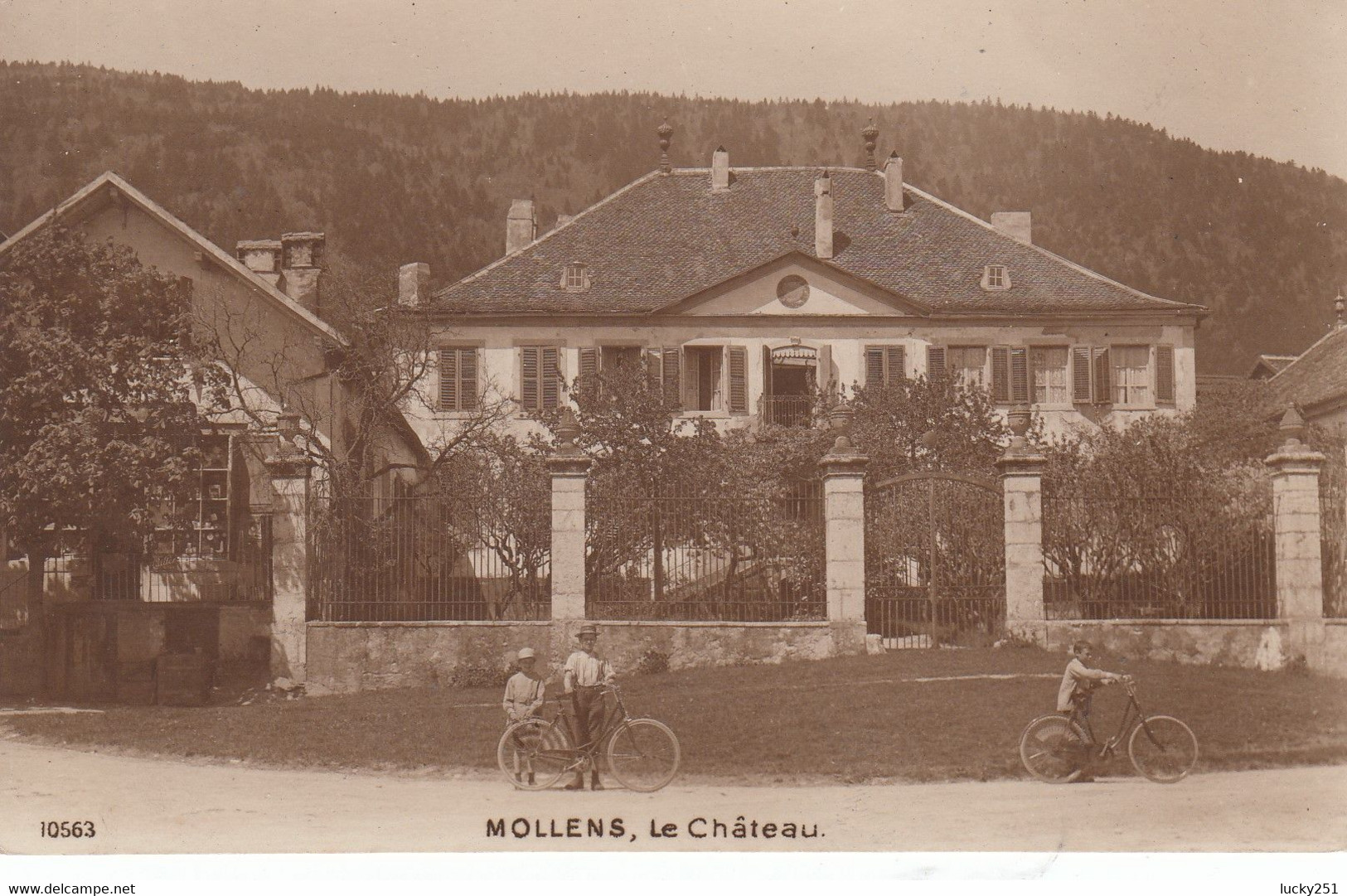 Suisse - Châteaux - Molllens - Le Château - Circulée 06/09/1920 - - Au