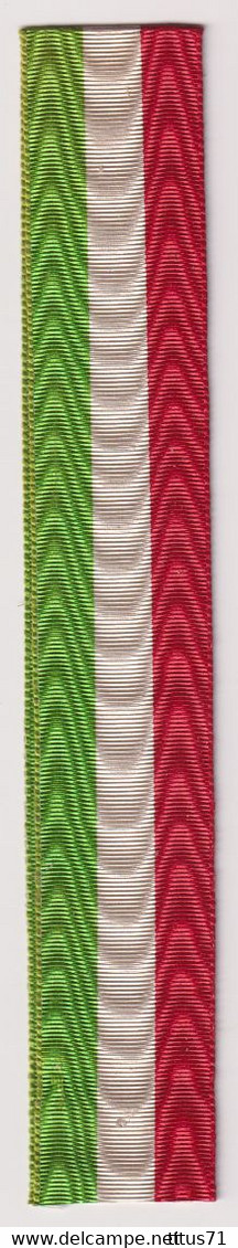 Ruban Drapeau Italie - 2,7 X 34 Cm - Moiré - 1 Pli Marqué - Très Bon état - Banderas