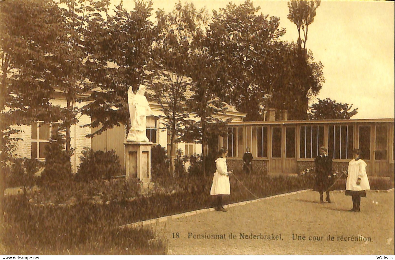 035 766 - CPA - Belgique - Nederbrakel - Pensionnat - Une Cour De Récréation - Brakel