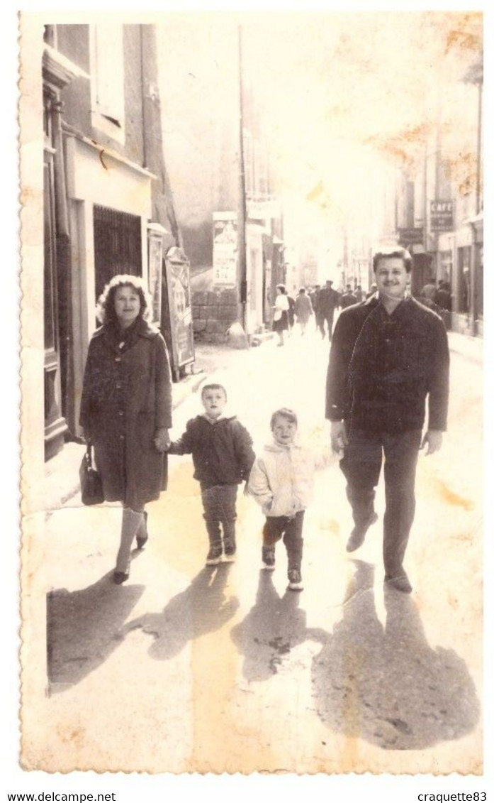 "SOUVENIR DU CORSO D'EMBRUN  LE 2 AVRIL 1962"    Carte Photo - Places