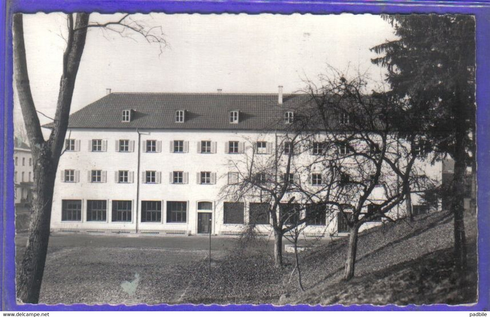 Carte Postale 68. Hirsingue  Couvent Des Pères Capucins  La Façade   Très  Beau Plan - Hirsingue