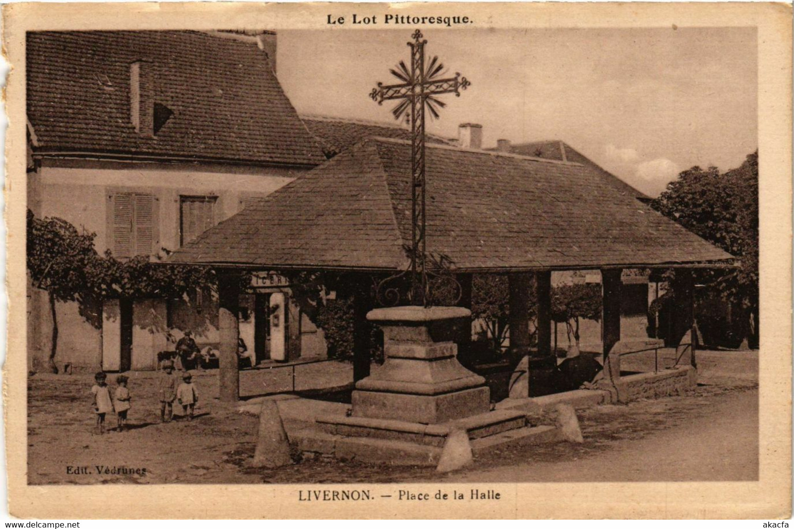 CPA Le Lot Pittorescue - Livernon - Place De La Halle (353861) - Livernon