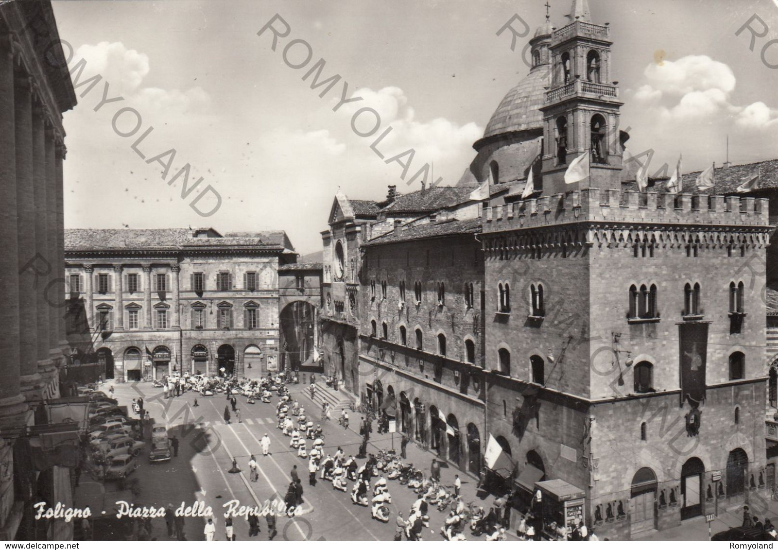 CARTOLINA  FOLIGNO,UMBRIA,PIAZZA DELLA REPUBBLICA,BELLA ITALIA,STORIA,MEMORIA,CULTURA,RELIGIONE,VIAGGIATA 1963 - Foligno