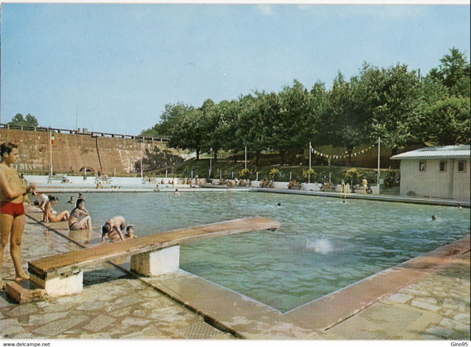 CPM 81 Montredon La Bessonnié, Piscine De Bezan - Montredon Labessonie