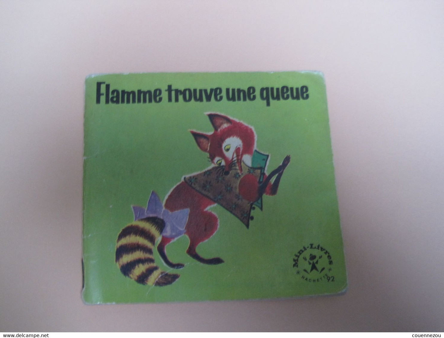 FLAMME TROUVE UNE QUEUE                                                         Mini Livre HACHETTE - Hachette