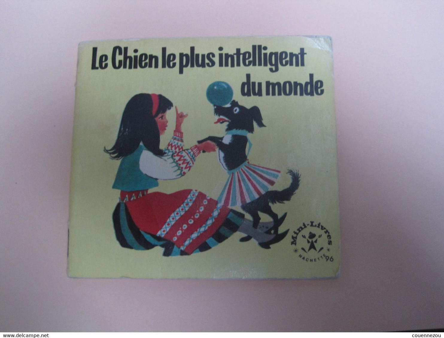 LE CHIEN LE PLUS INTELIGENT DU MONDE                  Mini Livre HACHETTE - Hachette