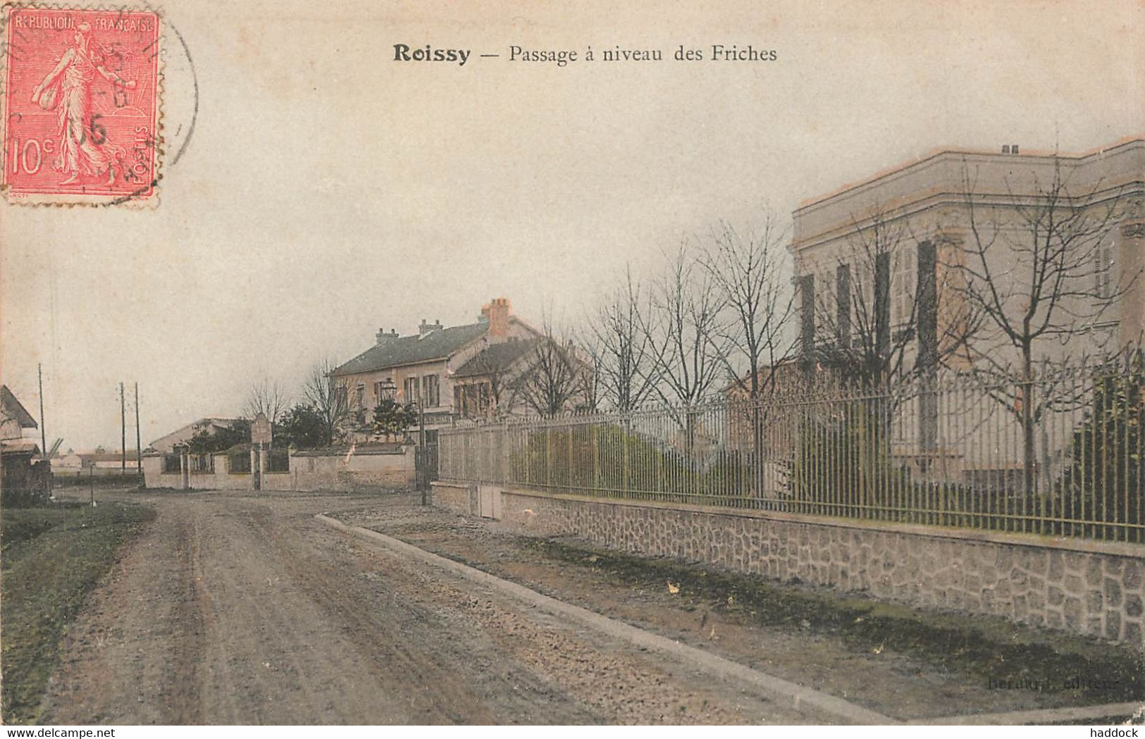 ROISSY : PASSAGE A NIVEAU DES FRICHES - Roissy En Brie