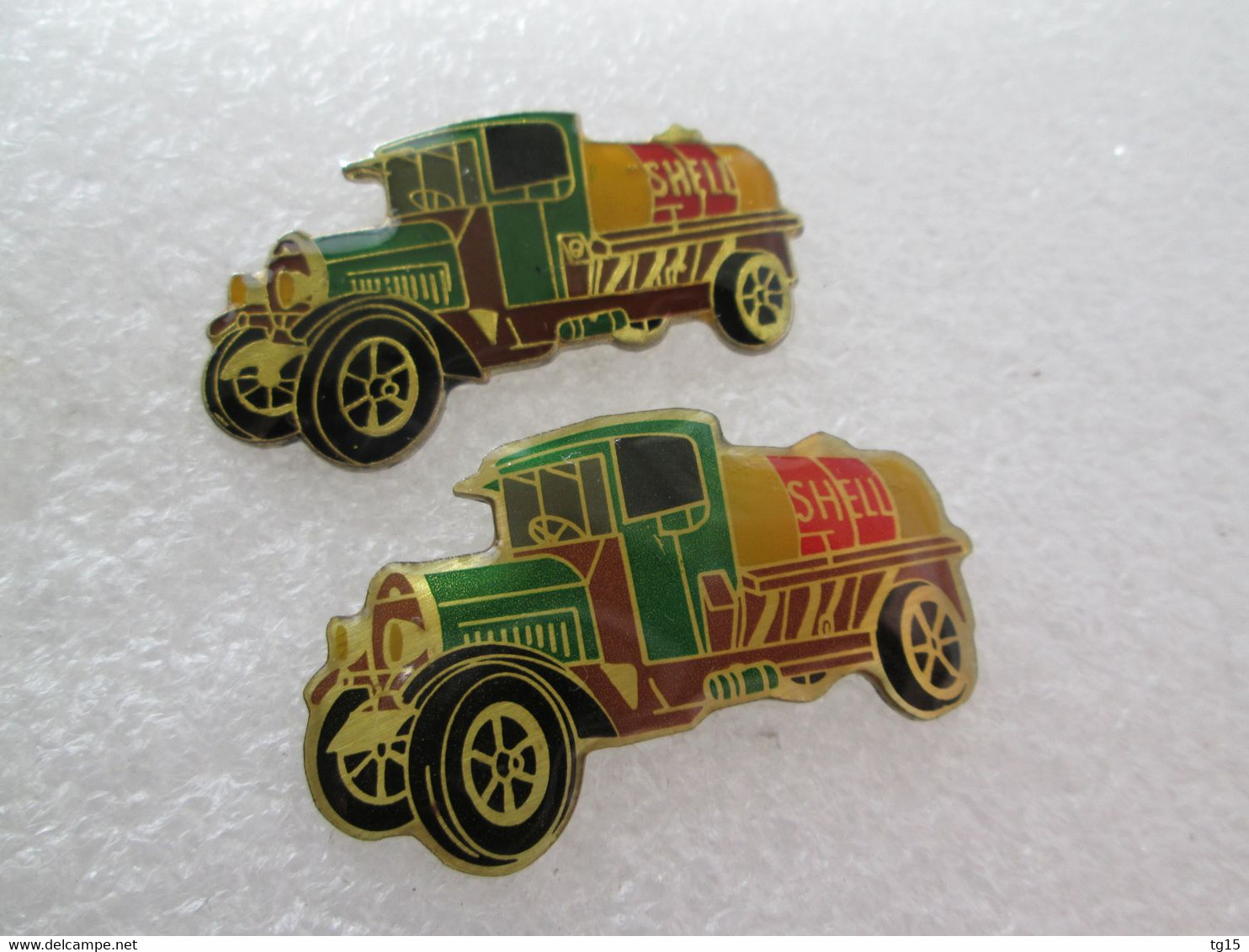 PIN'S     LOT  2 CAMIONS  SHELL - Transportation