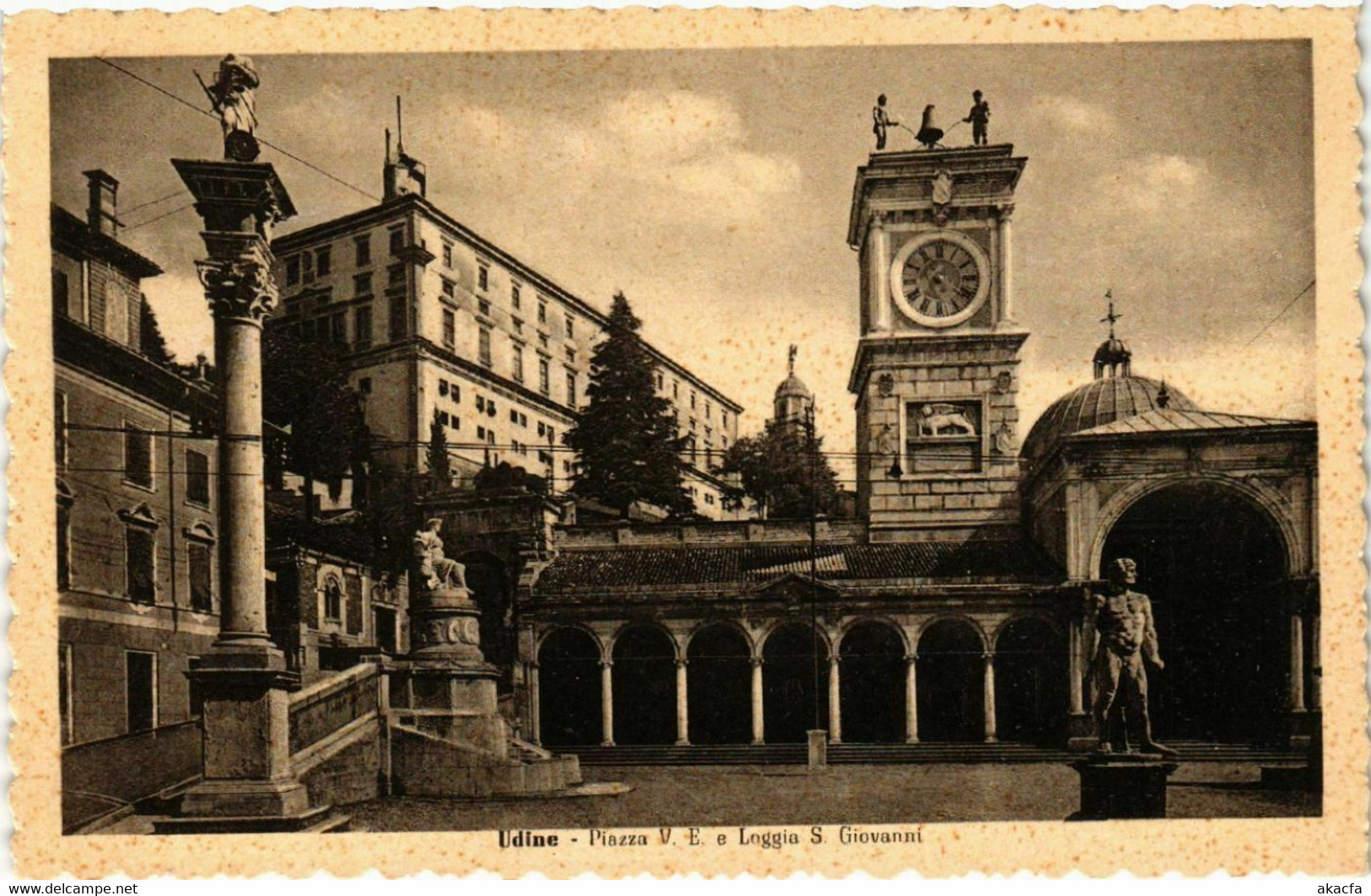 CPA AK UDINE Piazza V. E. E Loggia S. Giovanni ITALY (397500) - Udine