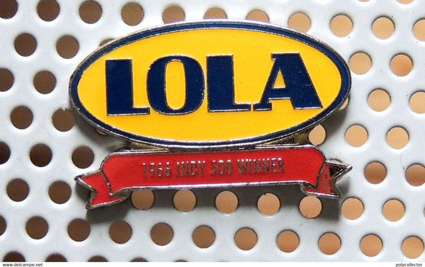 Pin's Championnat Sport Automobile LOLA Vainqueur INDY 500 Miles 1966 - Altri & Non Classificati