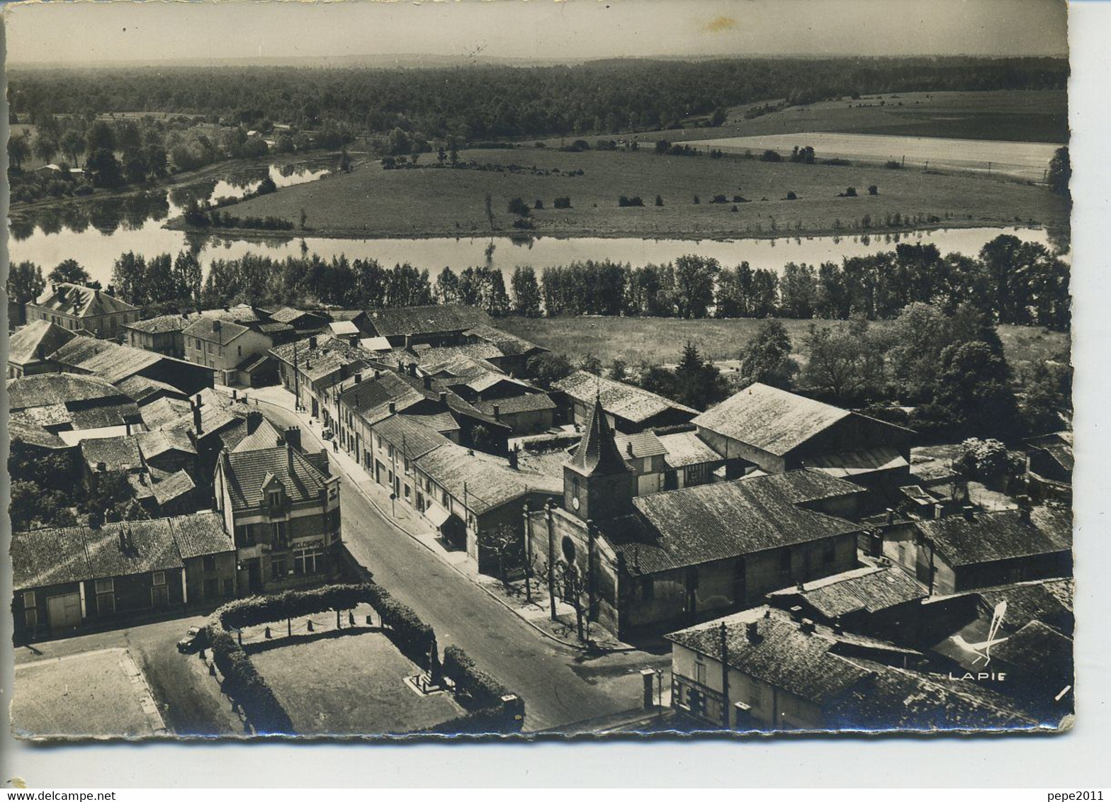 CPA 51 GIVRY En ARGONNE Place Et Etang Rue Eglise Maisons Etang - Givry En Argonne