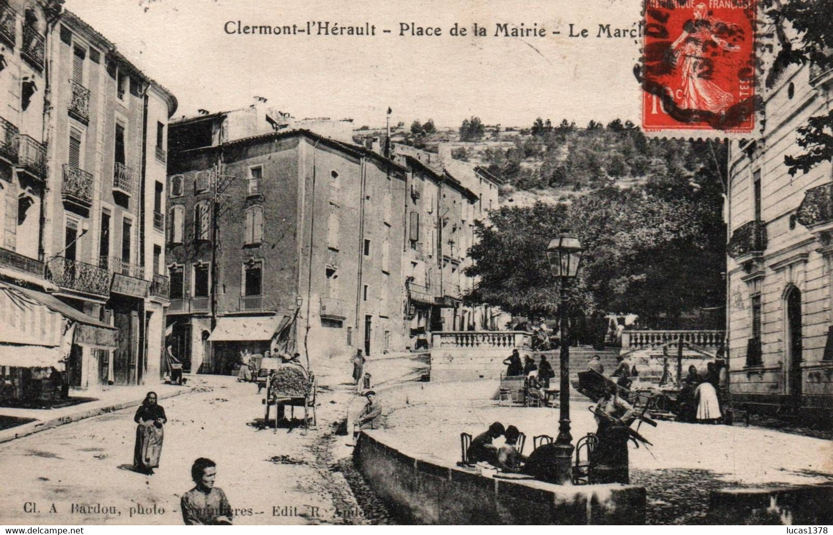 34 / CLERMONT L HERAULT / PLACE DE LA MAIRIE / LE MARCHE / TRES JOLIE CARTE - Clermont L'Hérault