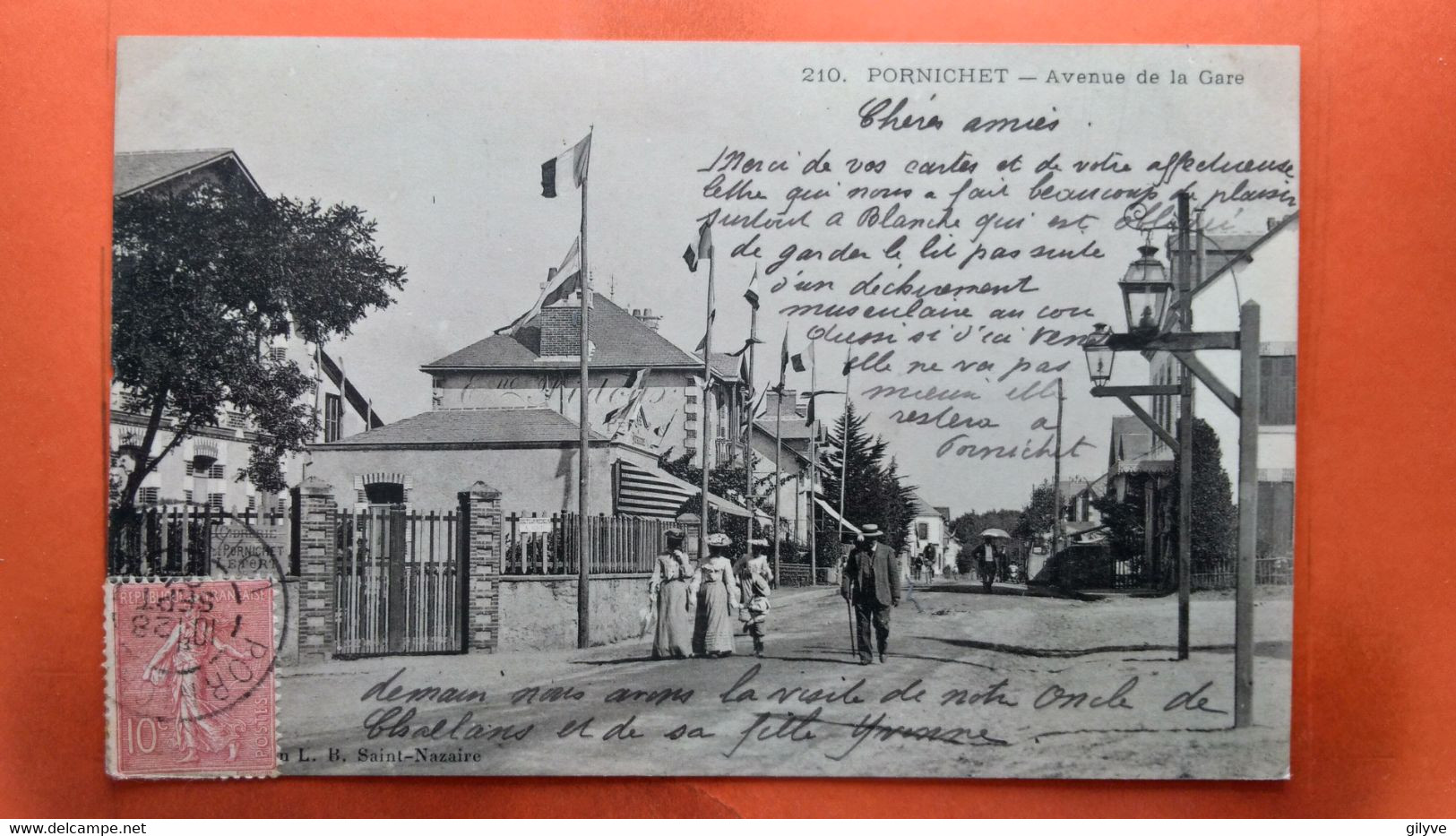 CPA.(44) Pornichet. Avenue De La Gare. Personnages.   (S.1351) - Pornichet