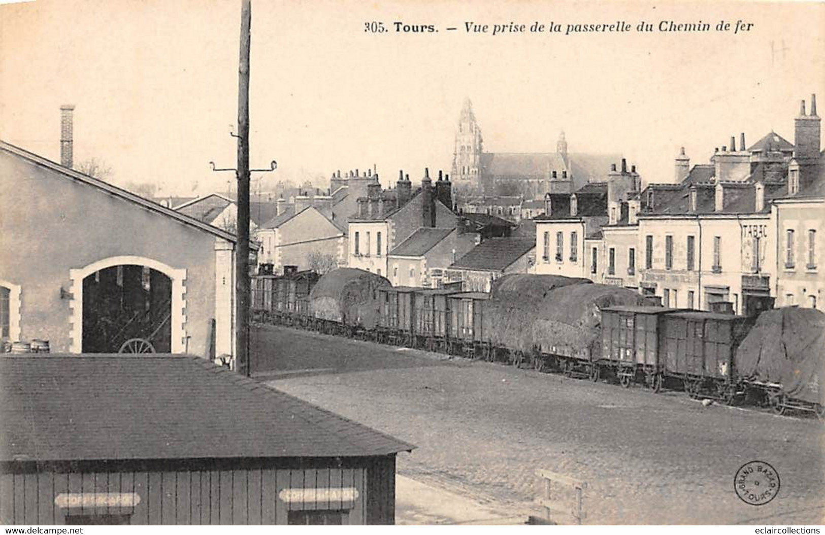 Tours     37  Gare Ou Chemin De Fer . Train.  Vue Prise De La Passerelle    N° 305   (voir Scan) - Tours