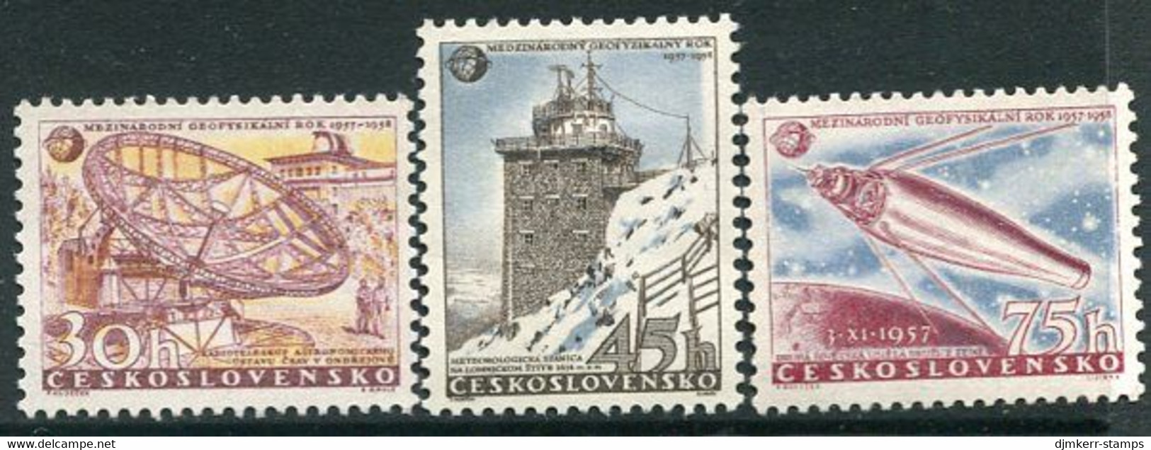 CZECHOSLOVAKIA 1957 International Gepphysical Year MNH / **  Michel 1055-57 - Neufs