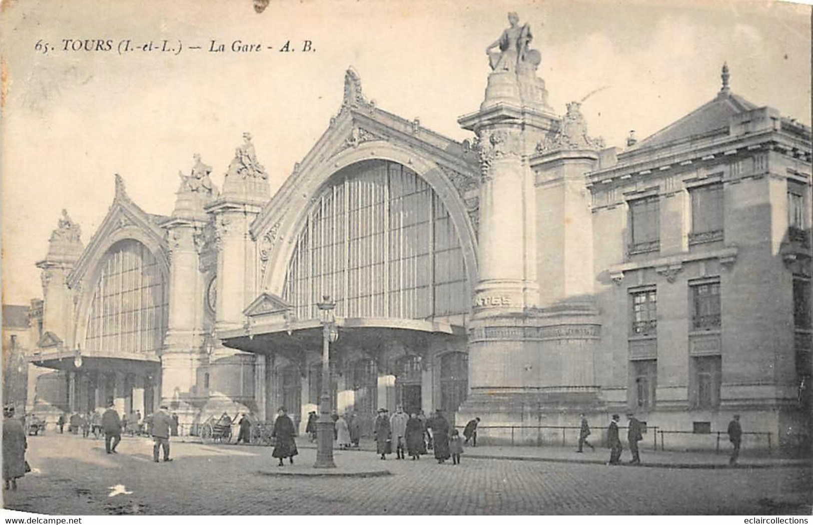 Tours     37        Gare Ou Chemin De Fer . Train. Extérieur De La Gare    AB 65(voir Scan) - Tours