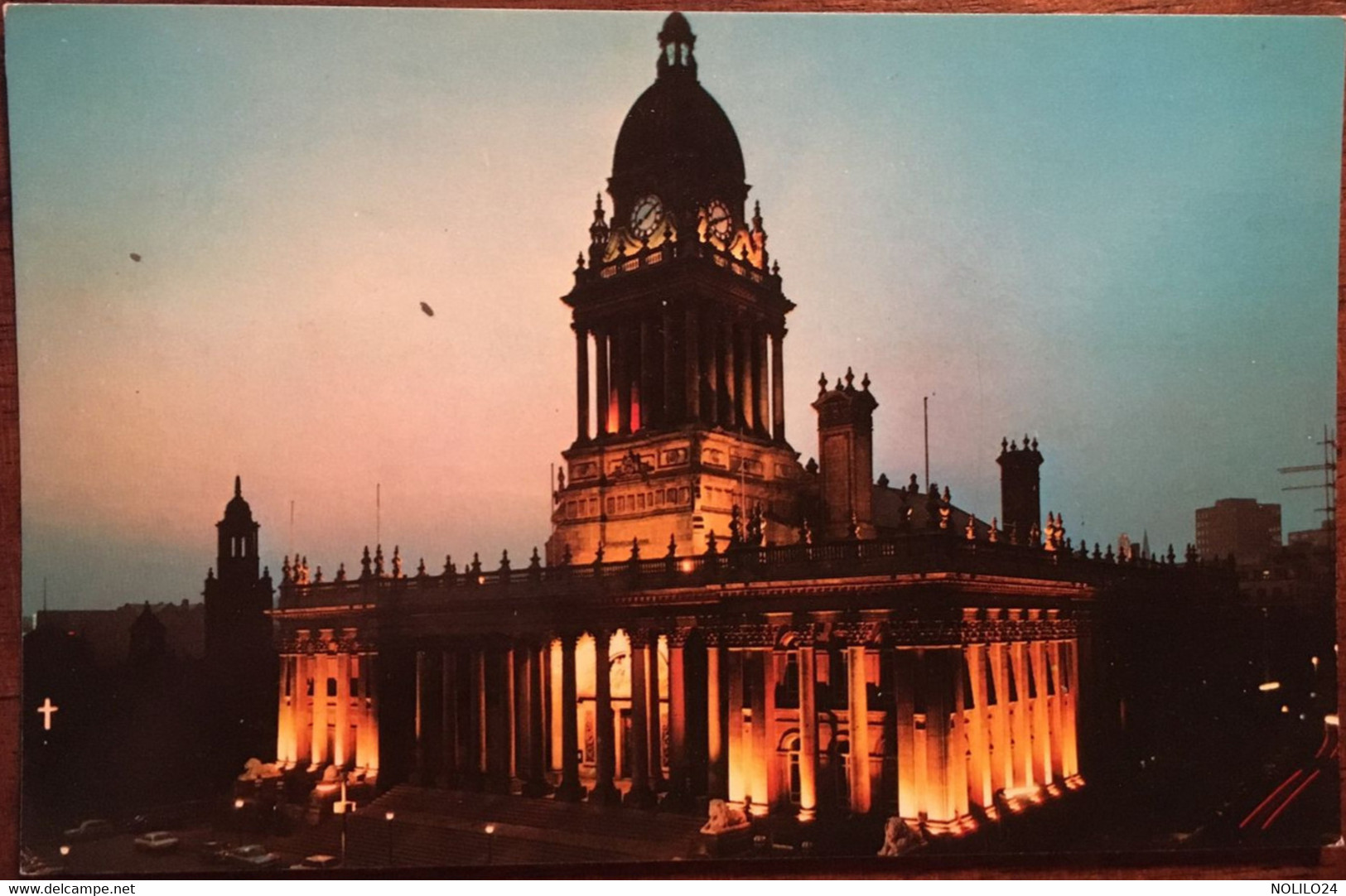 Cpsm, Postcard - The Town Hall Leeds At Night - Yorkshire, Royaume-Uni, Non écrite - Leeds