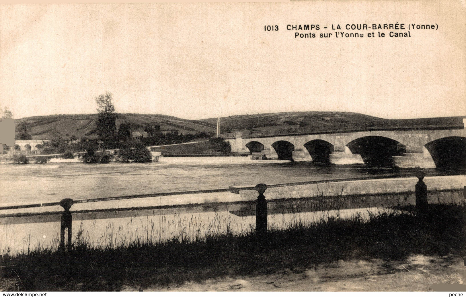 N°86237 -cpa Champs -La Cour-Barrée -ponts Sur L'Yonne Et Le Canal- - Champs Sur Yonne