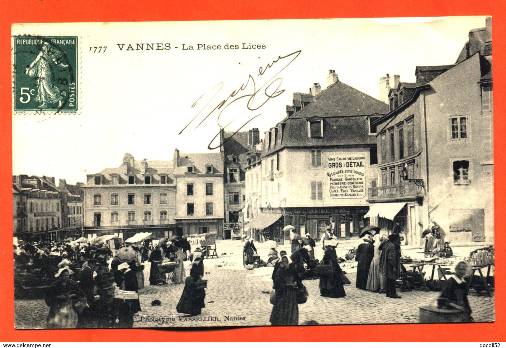 CPA 56 Vannes " La Place Des Lices " Marché - Foire - Vannes