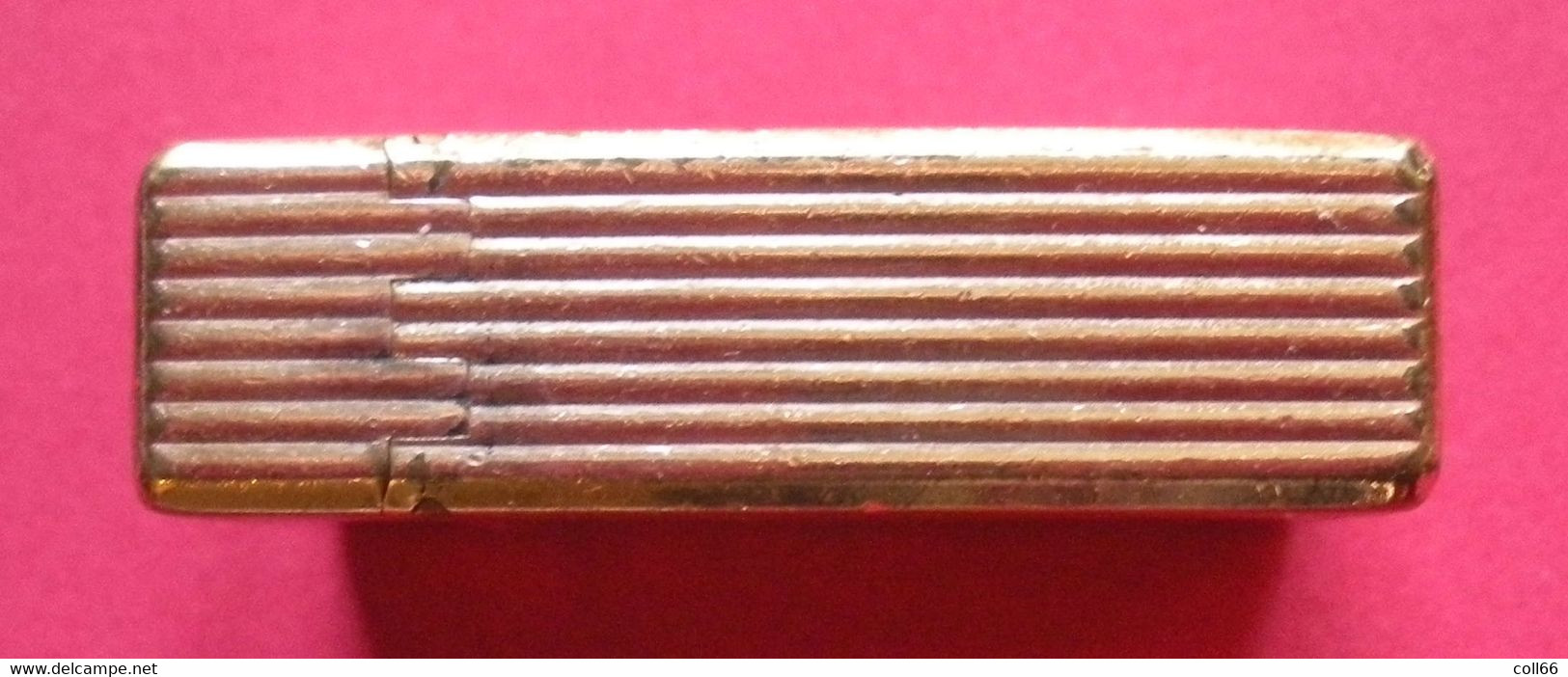 Original Briquet Dupont Avec Laque Noire Et Idéogramme Ancien Dans Son Jus Bon état Doré à Faire Réviser - Dupont