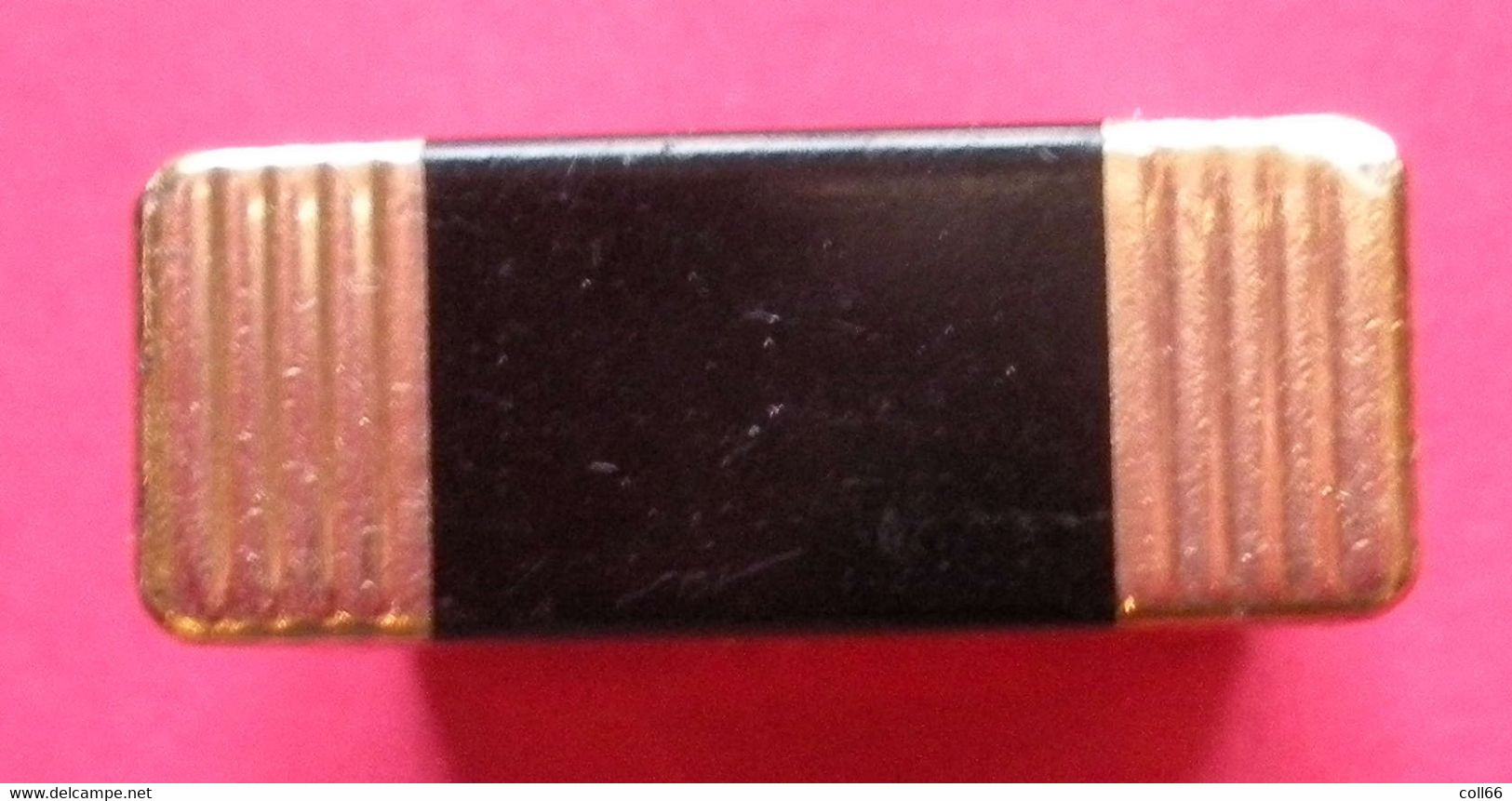 Original Briquet Dupont avec laque noire et idéogramme ancien dans son jus Bon état Doré à faire réviser