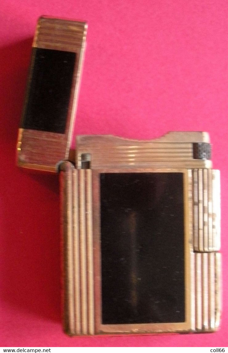 Original Briquet Dupont avec laque noire et idéogramme ancien dans son jus Bon état Doré à faire réviser