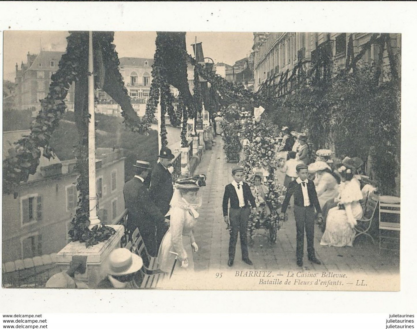 64 BIARRITZ LE CASINO BELLEVUE BATAILLE DE FLEURS D ENFANTS CPA  BON ETAT - Biarritz