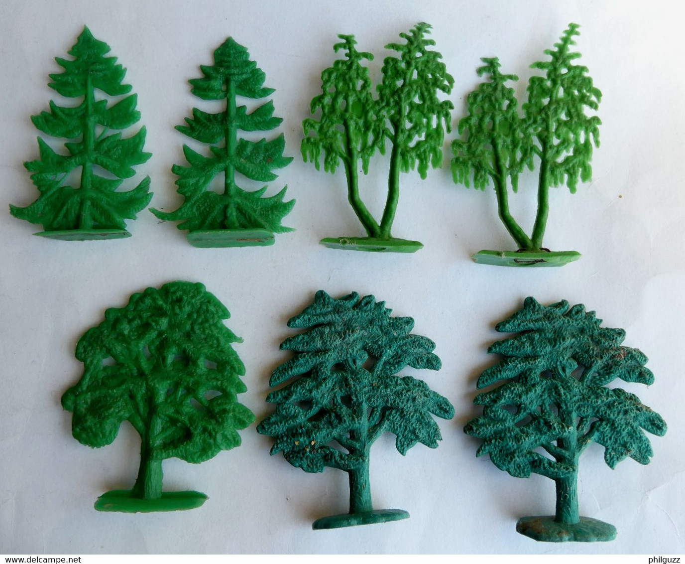 FIGURINES MARQUE INCONNUE DECORS LOT 7 ARBRES EN PLASTIQUE Souple RONDE BOSSE Figurine Arbre - Militari