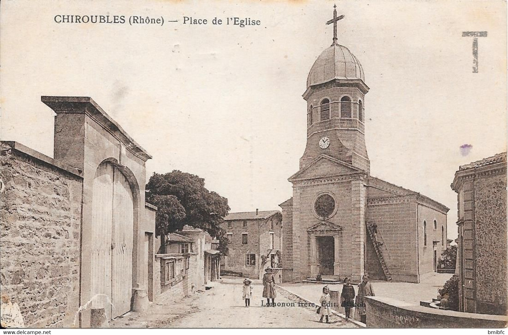 1929 - CHIROUBLES - Place De L'Eglise - Chiroubles