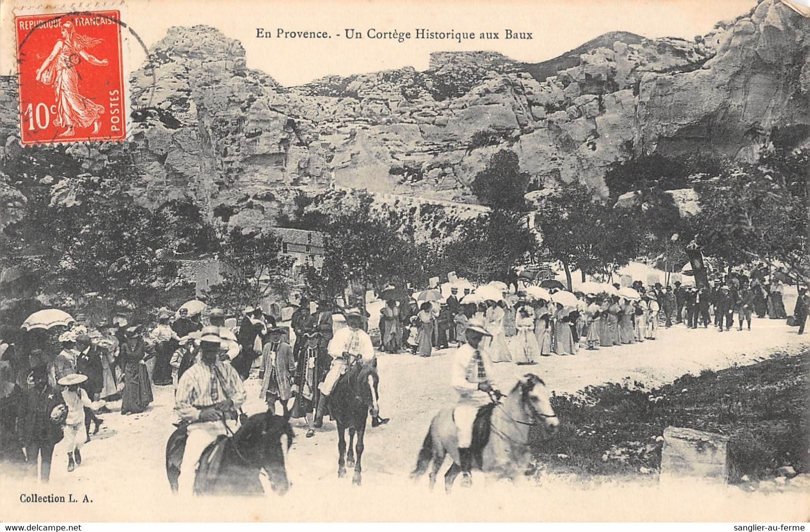 CPA 13 EN PROVENCE UN CORTEGE HISTORIQUE AUX BAUX DE PROVENCE - Autres & Non Classés