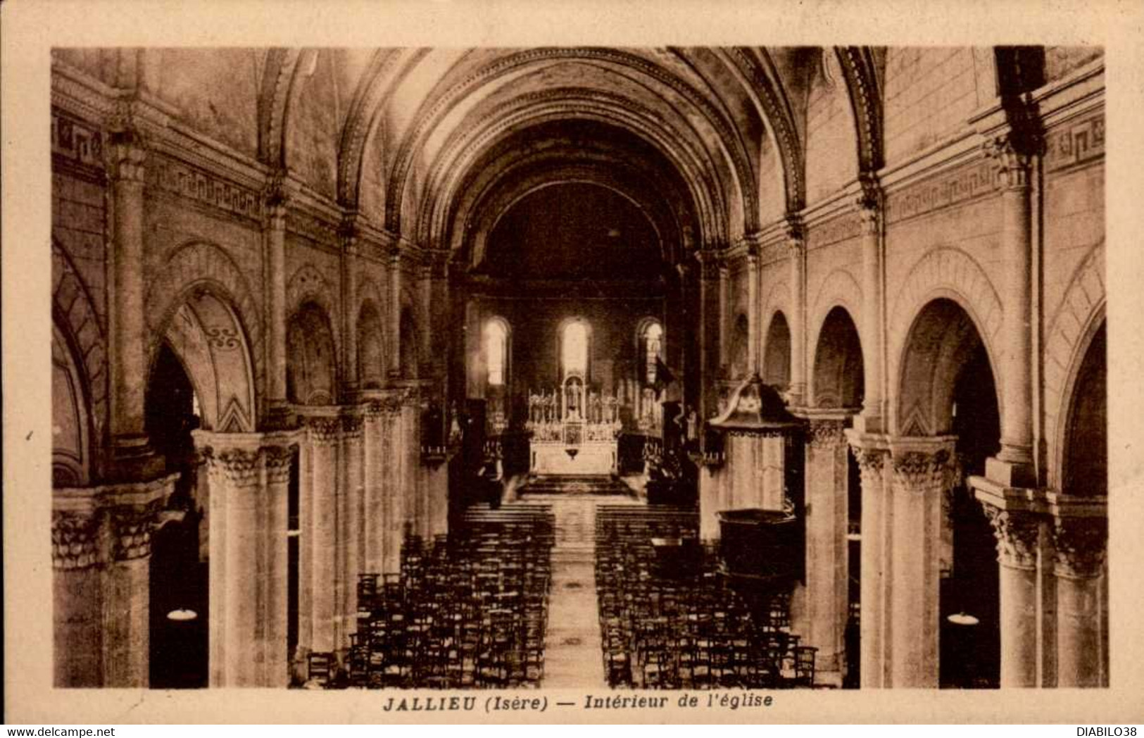 JALLIEU    ( ISERE )     INTERIEUR DE L ' EGLISE - Jallieu