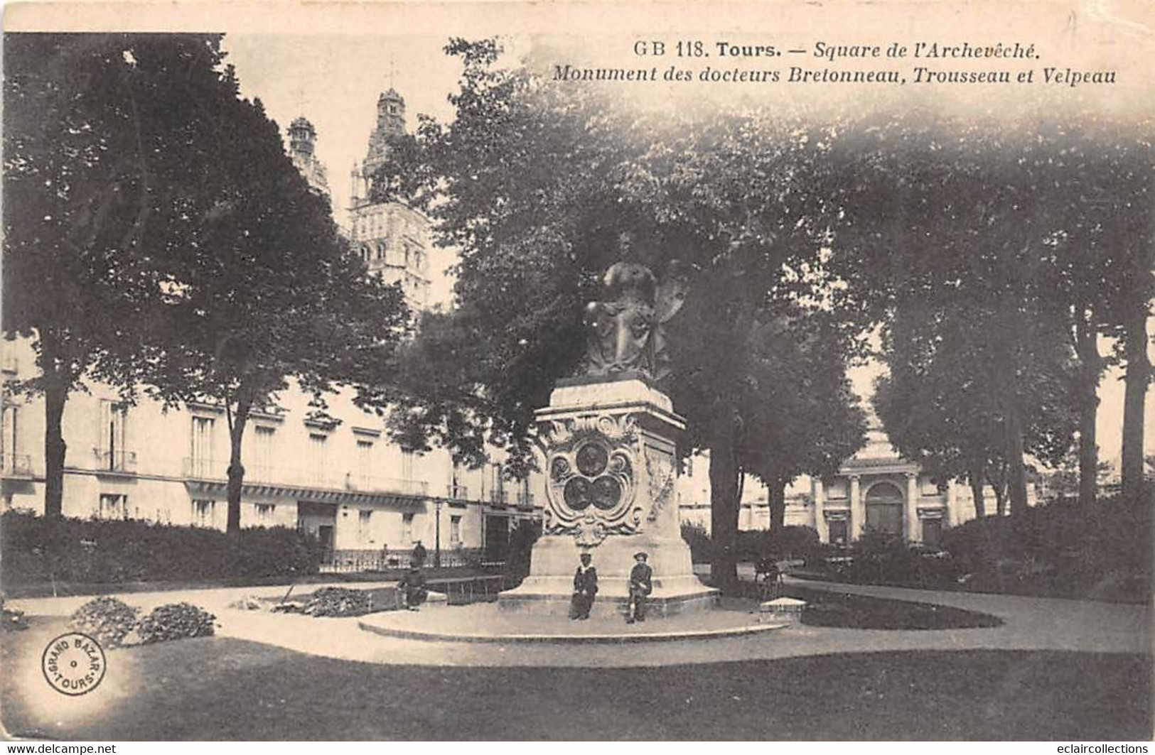 Tours     37     Monument Des Docteurs.Bretonneau,Trousseau,Velpeau Square De L'Archevêché    N°  GB 118    (voir Scan) - Tours