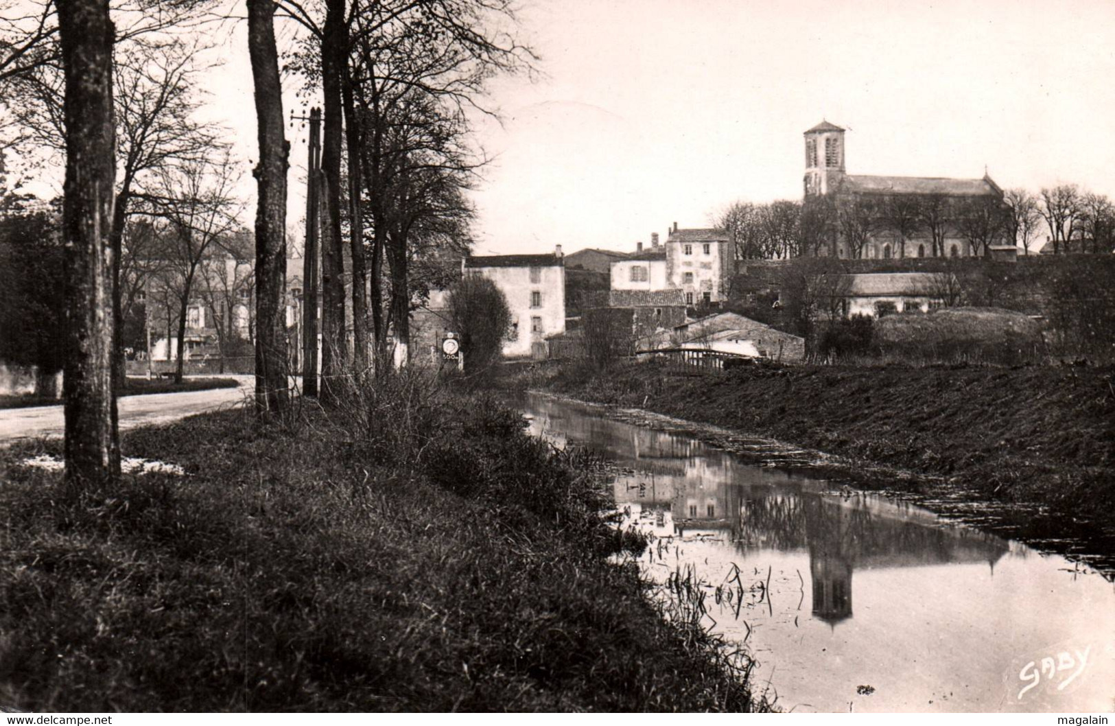 Chaillé Les Marais : Le Canal, à L'arrière Plan, L'église (cpsm) - Chaille Les Marais