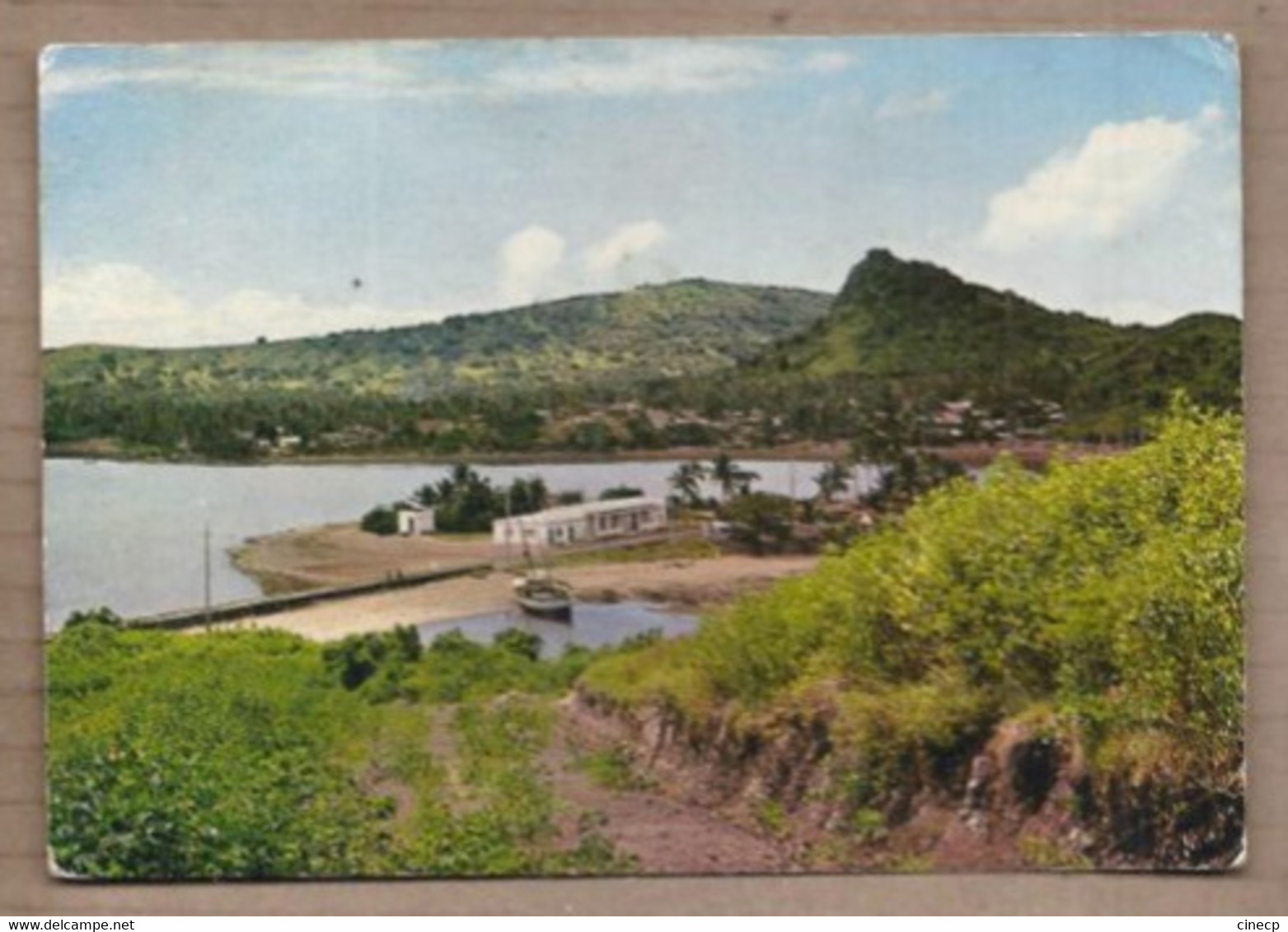 CPSM MAYOTTE - DZAOUDZI - L'abattoir Commun De Dzaoudzi - TB PLAN EDIFICE + Vue Générale Village Derrière - Mayotte