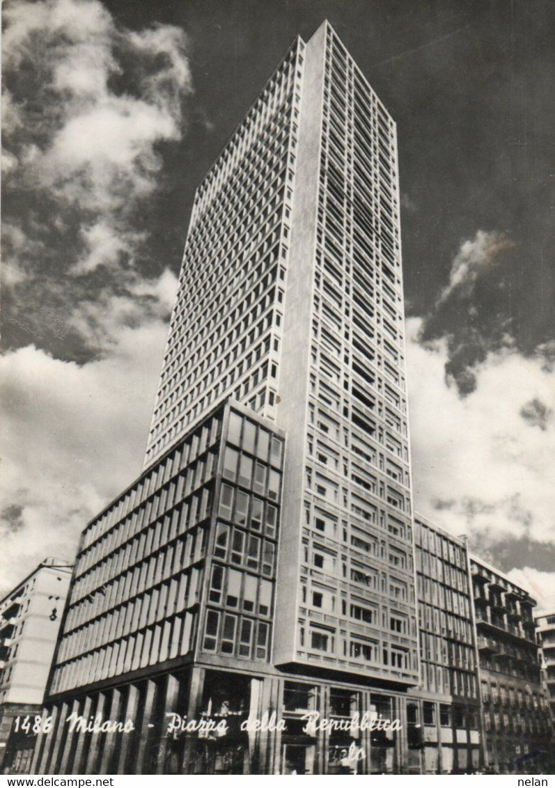 MILANO - PIAZZA DELLA REPUBBLICA  - VERA FOTO   - F.G - Milano (Milan)