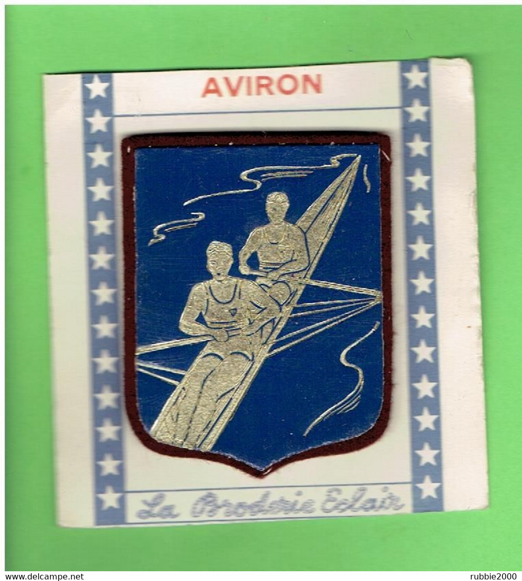 ECUSSON AVIRON CANOE CAYAK VERS 1950 SUR SON CARTON D ORIGINE FABRICATION CUIR SUR FEUTRINE MAISON SAUNIERE A ESPERAZA - Aviron