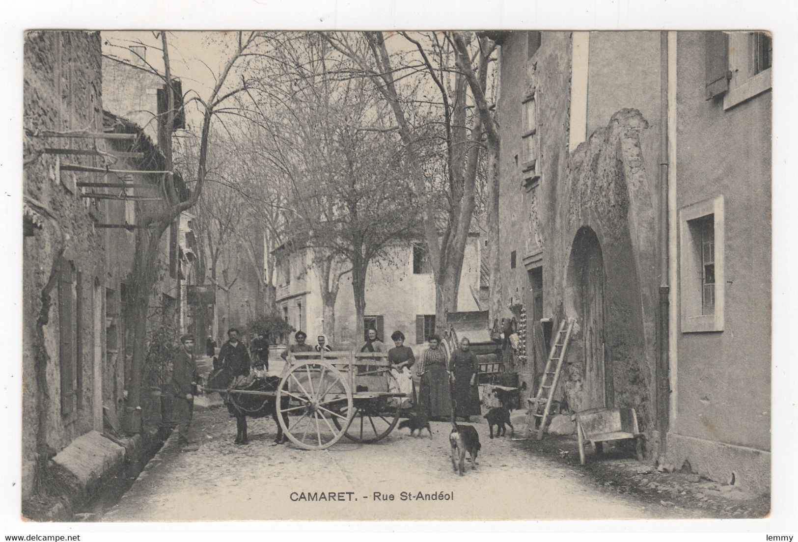 84 _ CAMARET-SUR-AIGUES -  LA RUE  SAINT-ANDÉOL, BIEN ENCOMBRÉE - 1911 - CLICHÉ RARE - Camaret Sur Aigues