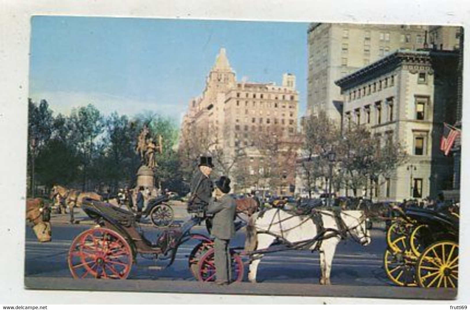 AK 04946 USA - New York City - Horse-Drawn Carriages On The 59th Street - Orte & Plätze