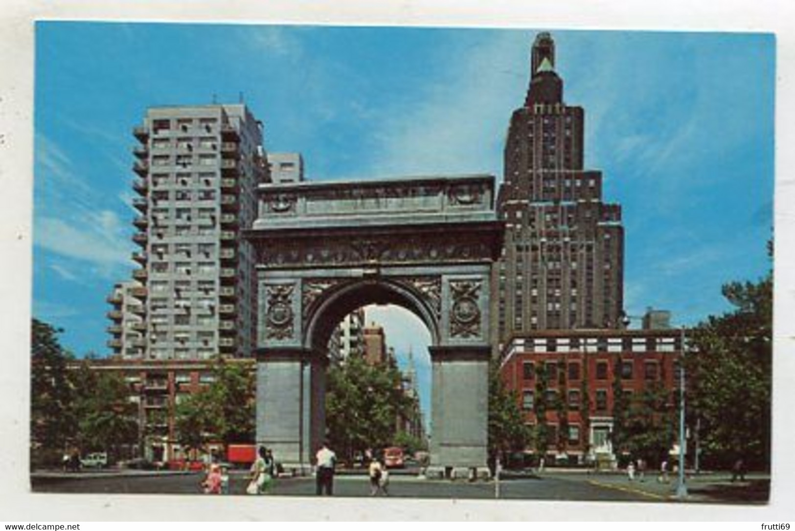 AK 05018 USA - New York City - Washington Arch In Washington Square Park - Plaatsen & Squares