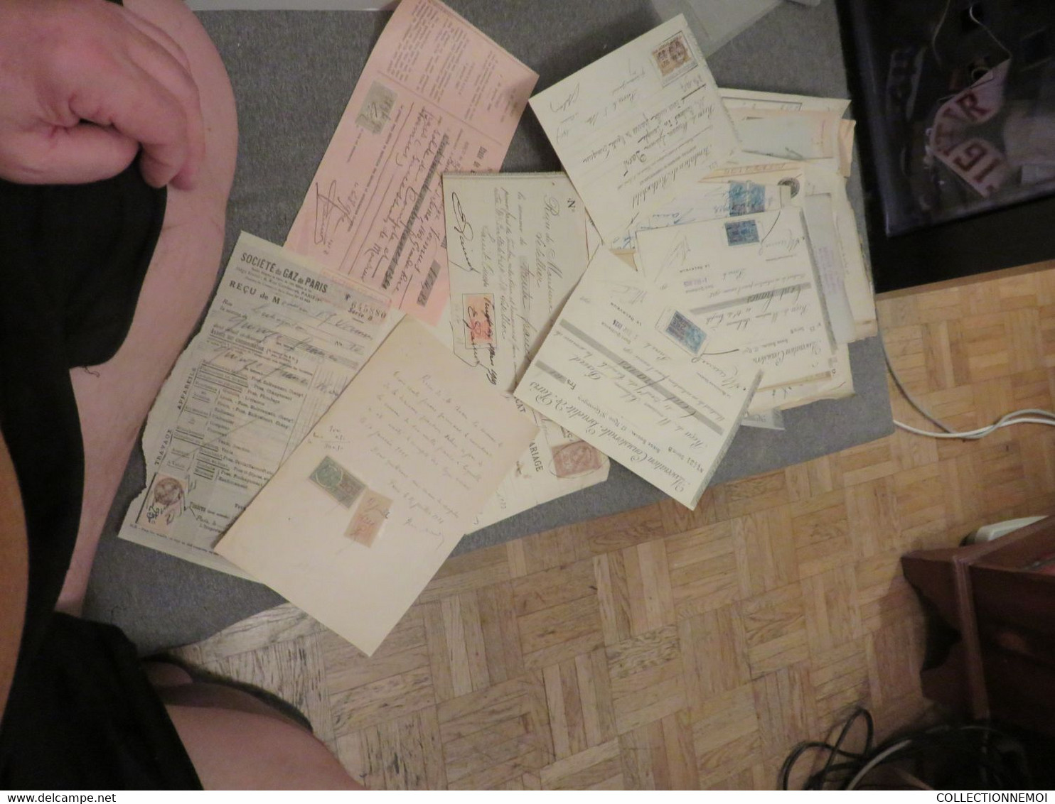 FISCAUX,,,,, des centaines de timbres et documents fiscaux ,pése 1 kilo 200 grammes